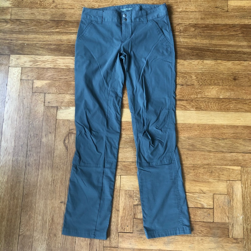 Women’s Columbia Hiking Pants Size 6 ⛰